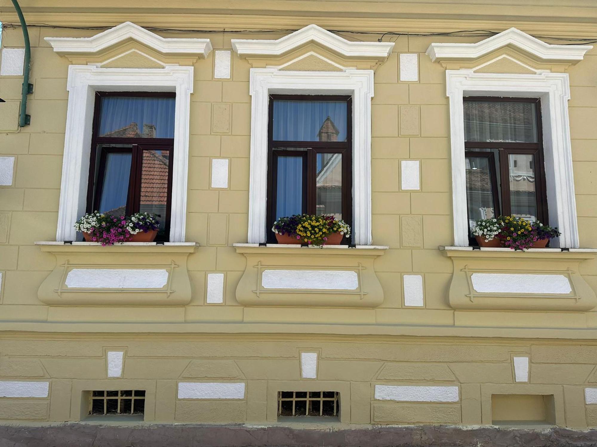 Albert Residence With Complimentary Parking Braşov Eksteriør billede